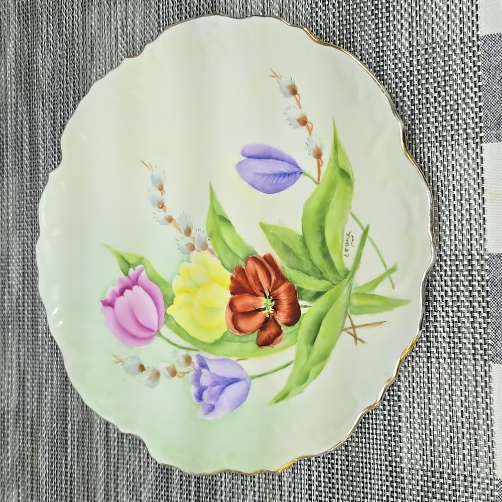 Beautiful Vintage floral hand painted plate,by Leona, Home Decor, Used.